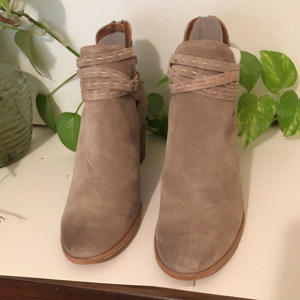 NIB Frye Naomi Pick-stitch Tan Taupe Suede Booties Size 9.5
